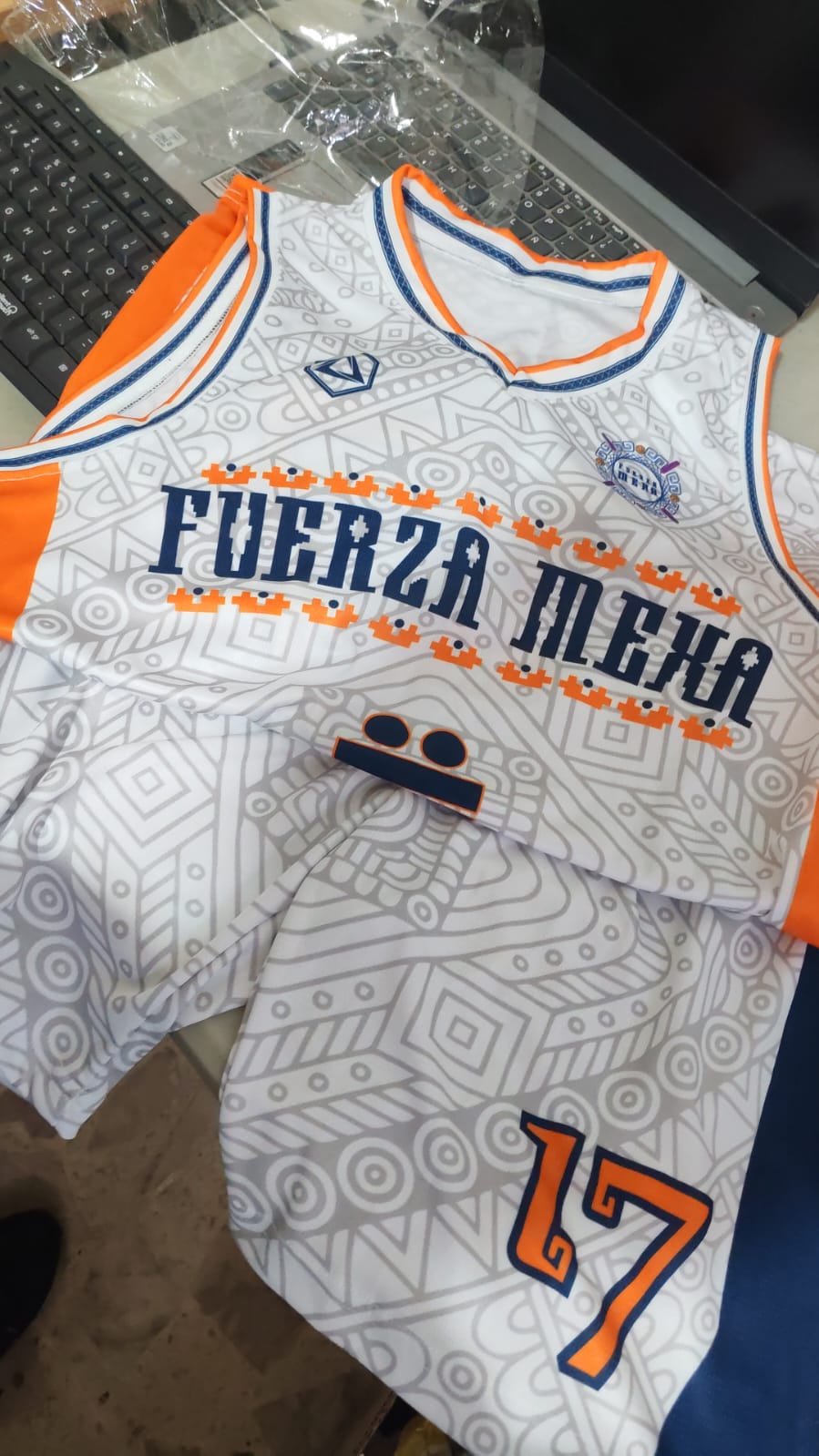 Producción de jerseys personalizados por volumen